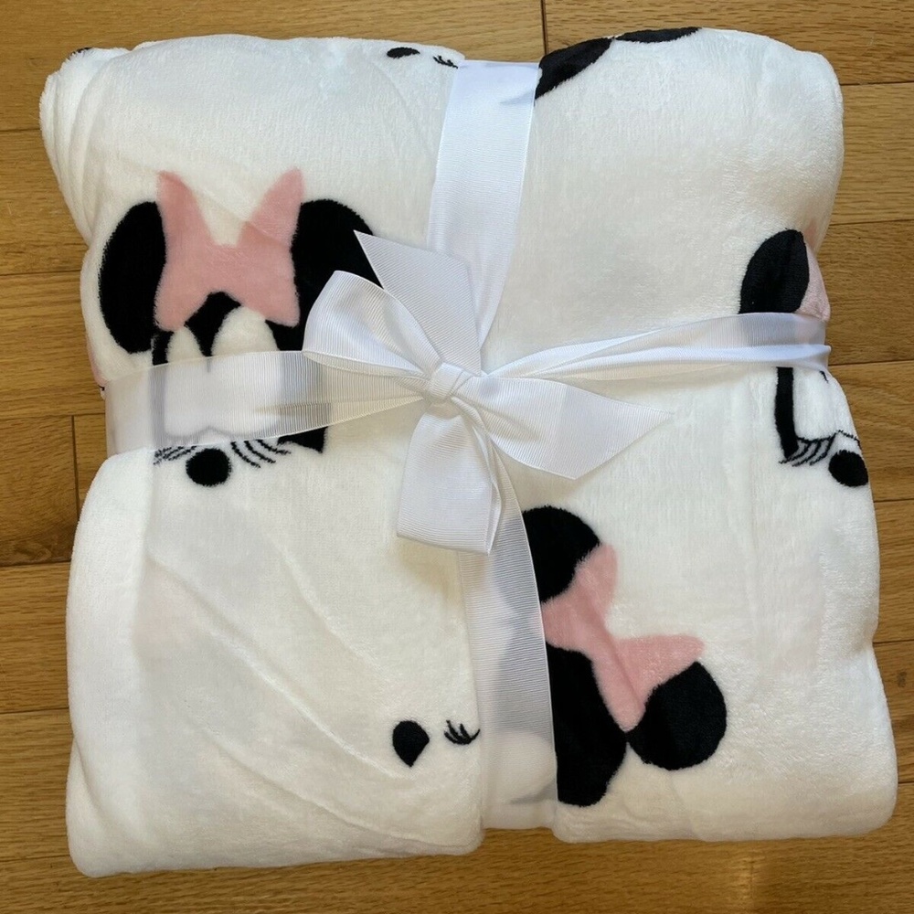 Disney NEW Minnie Mouse Fleece Plush Blanket Twin 60 x 90 Valentine's Gift White